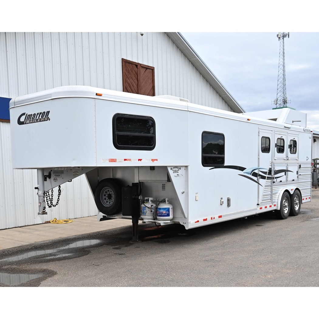 2012 Cimarron 3 Horse 10' Living Quarter Trailer