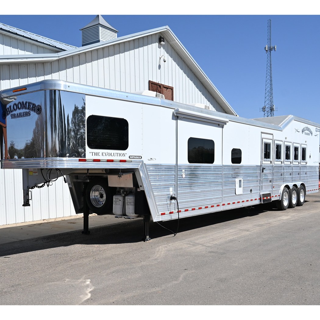 2019 Bloomer 5 Horse Trailer with 16'8" Living Quarter Brand New 7K Onan Generator