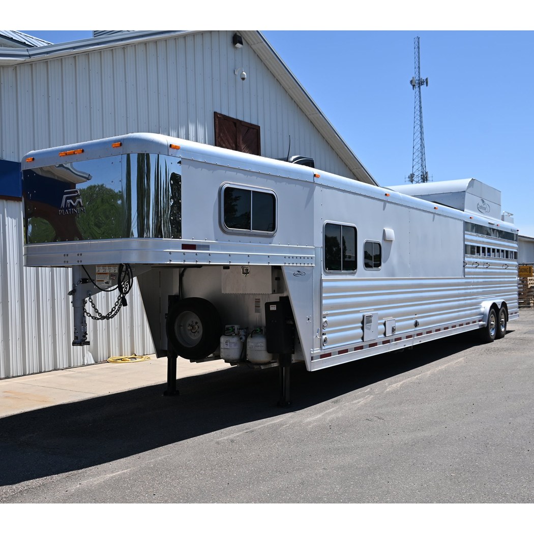 2019 Platinum Stock Combo Trailer 11' Outback Living Quarter
